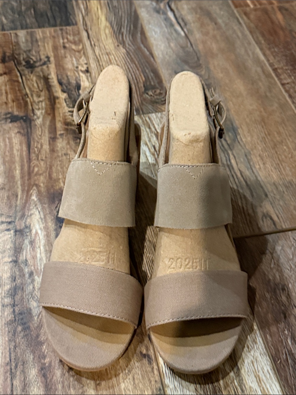 TOMS Poppy desert taupe suede & hemp stacked heel sandals size 8.5, preloved - Picture 8 of 10